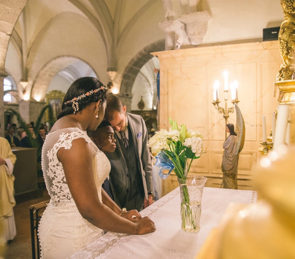 bouquet-a-la-vierge-mariage-eglise saint-eutrope-meounes-les-montreux